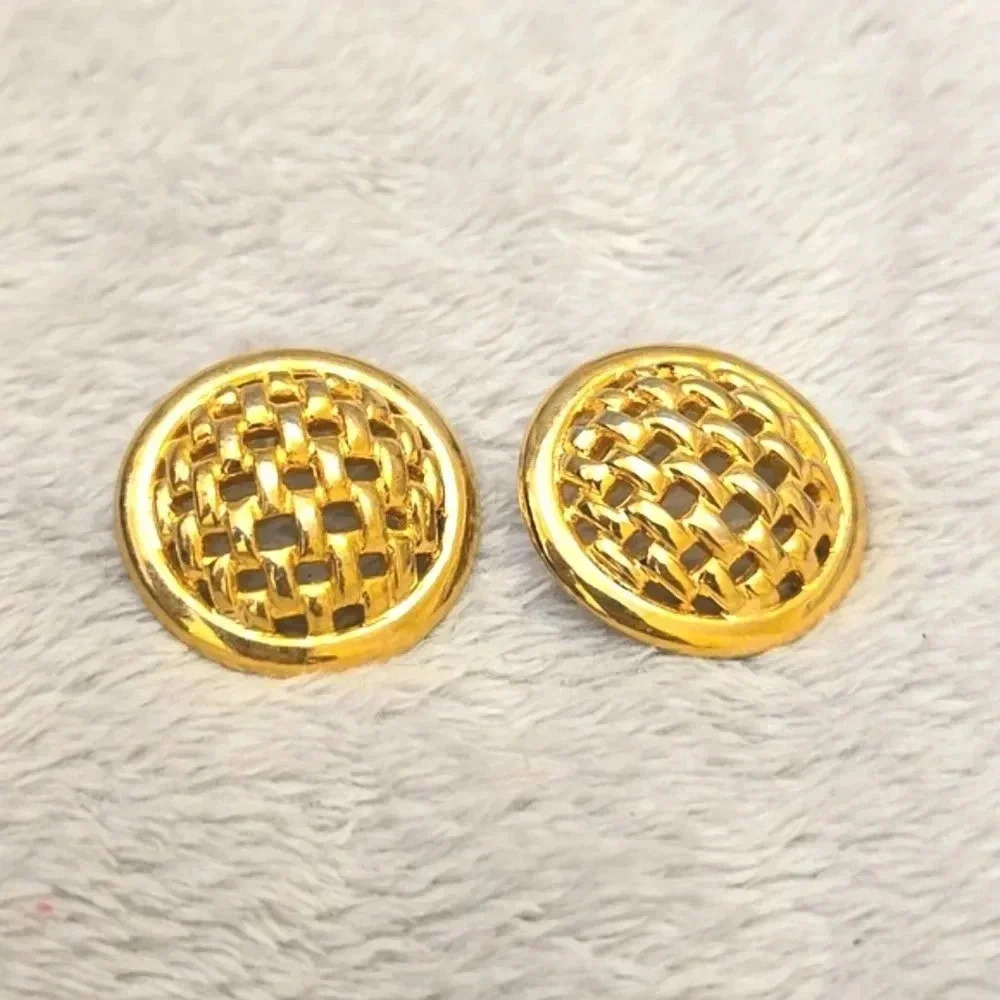#436 Gold tone earring